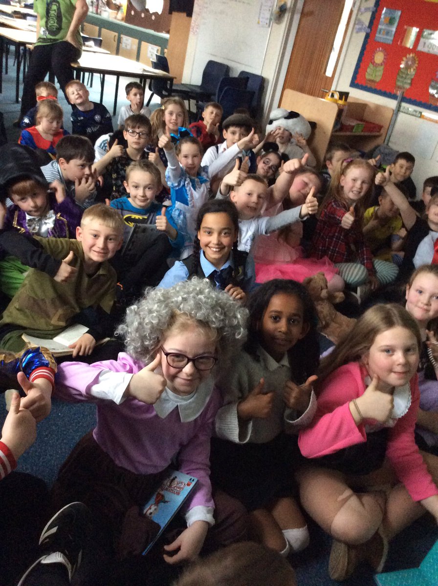 2022whitkirk's tweet photo. World Book Day with Year 3 watching the BBC live lesson @BBCLiveLessons 🐬🐧 https://t.co/NtK2I1DUBG