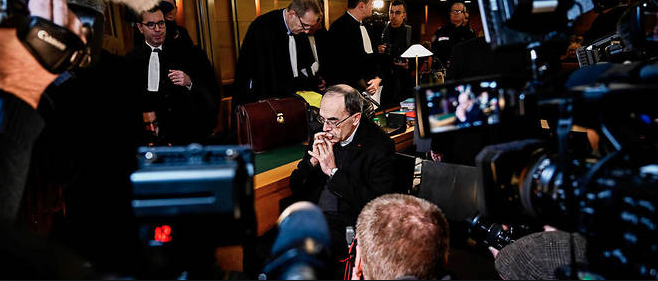 homoenverdad's tweet image. Je l&apos;ai dit : &quot;Affaire Barbarin : tu es coupable du crime que tu n’as pas commis&quot; araigneedudesert.fr/affaire-barbar…

#Barbarin #BarbarinDemission #Pédophilie #Vatican #ParoleLibérée