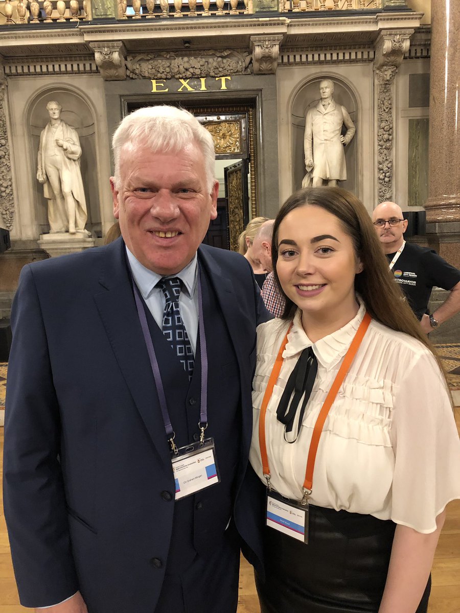 BarbaraSpicer15's tweet photo. Mixing with High Society ☺️ @PlusDane lovely @Heidilouwoodx with @Knowsley_Leader at the @LpoolCityRegion apprentice graduation event #classif2018 https://t.co/3s7TpSWICC