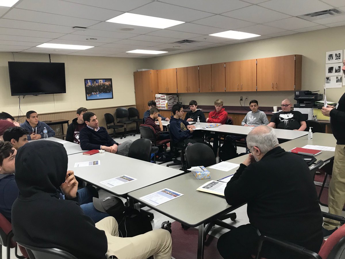 ChrisTroetti's tweet photo. BHS Students learning about manufacturing. #NVCC https://t.co/kzCosJkkx5