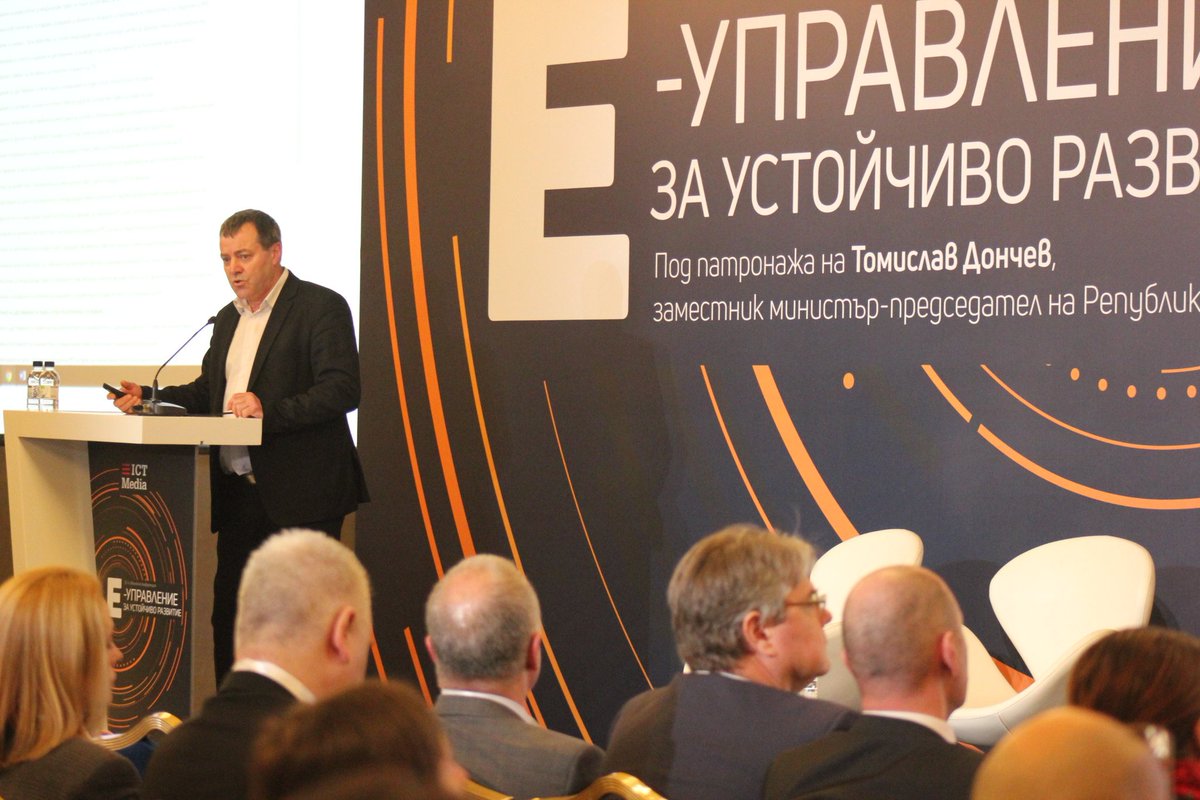 EgovBg's tweet photo. Над 12 милиона удостоверения на хартия са спестени на гражданите и на бизнеса със служебния обмен на данни през системите на електронното управление. 2.7 млн. са служебните справки само от началото на 2019 г.: Николай Минев, #ДАЕУ
#egovernment #egov #regix https://t.co/RoGBMs1H2o