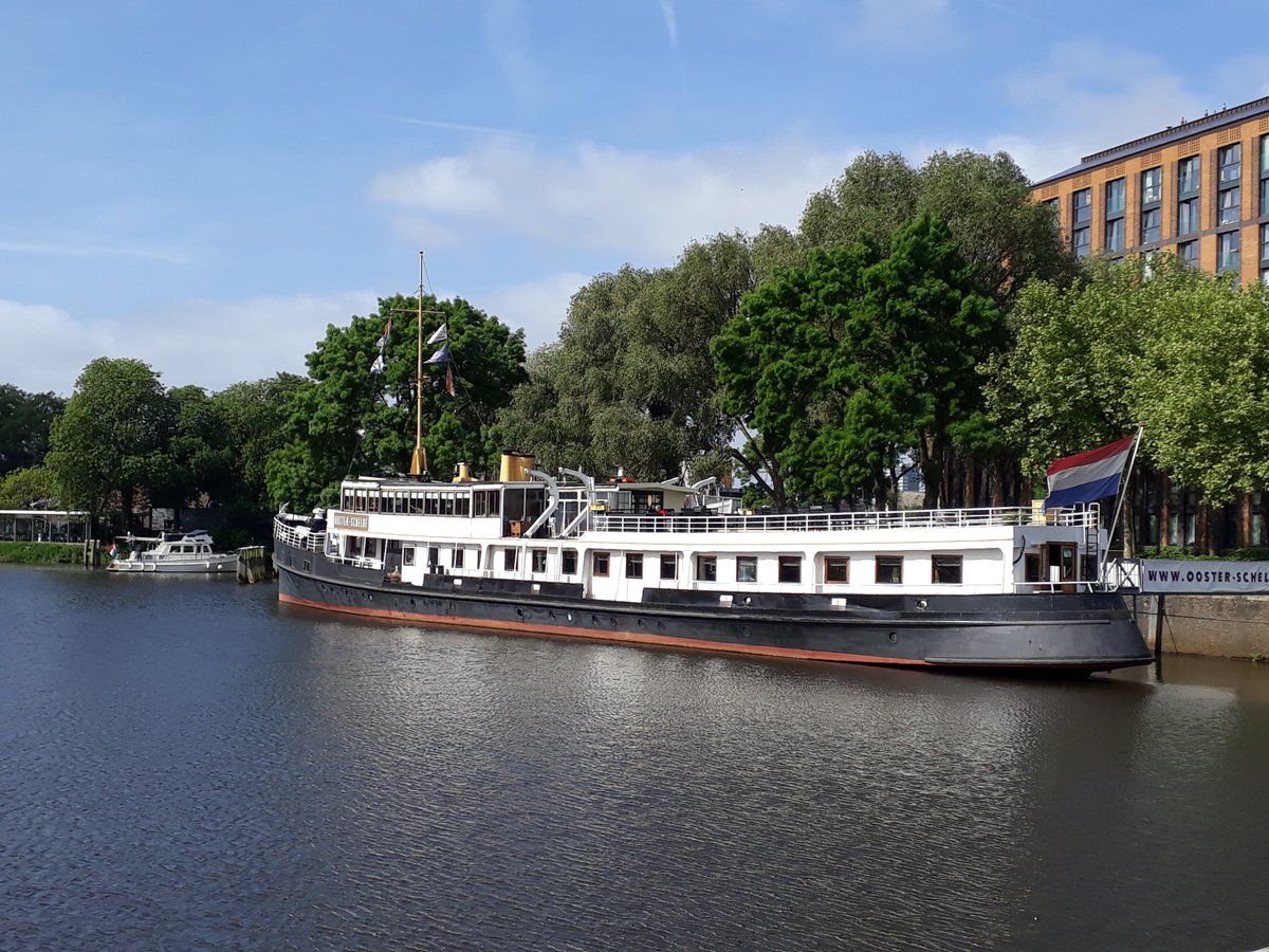 Uw dag verzorgen wij tot in de puntjes, van fotograaf tot muzikant en van give-away tot uitnodiging.
Neem eens een kijkje aan boord en laat u verrassen... 🍾

ooster-schelde.nl/huwelijksbootje