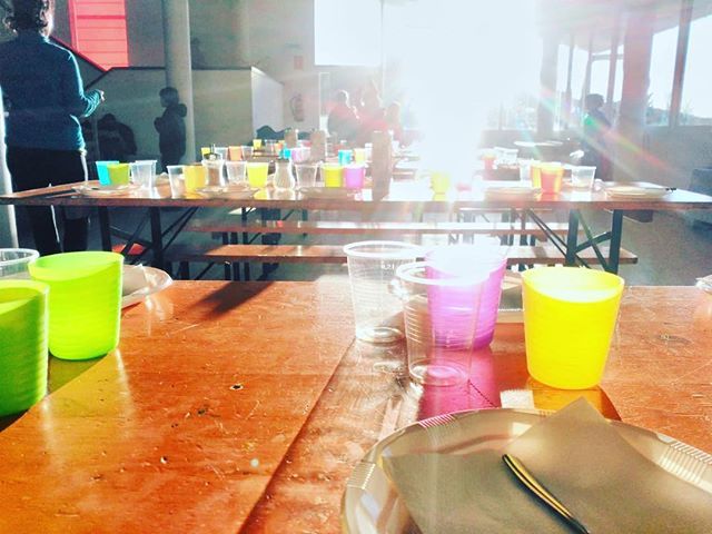 CloverEduca's tweet photo. It’s time to eat!! Vamos a recargar fuerzas para seguir con mas aventura por la tarde!! 🍀🍀 #educación #aventura #idiomas #diversion #inmersionlinguistica #programasdeingles #colegios #ingles https://t.co/wh3aeiUoqH https://t.co/CFOajAwOi0