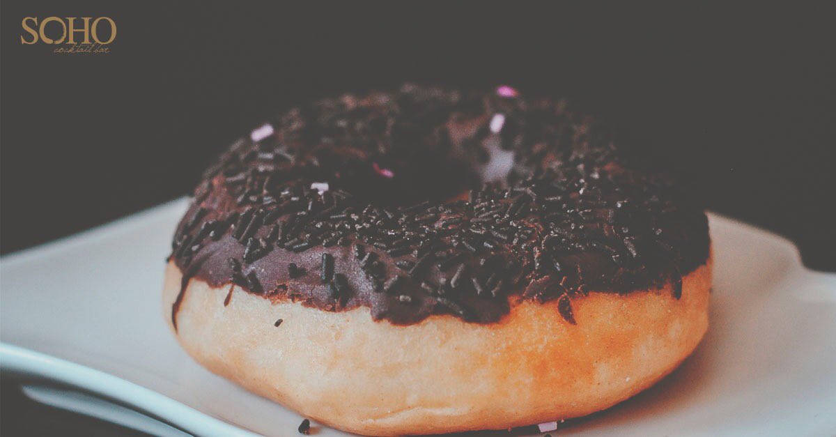 sohomiranda's tweet photo. Endulza este casi viernes con nuestro #pinchopostre

#pincho #donut #mirandadeebro #sohococktailbar #cocktails #juernes #debares #postre https://t.co/bpwT2uFjOH