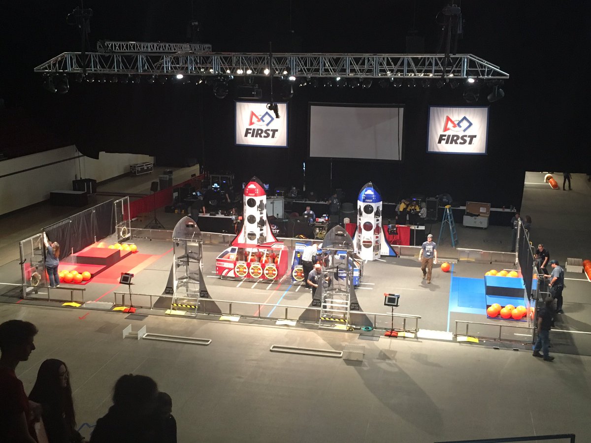 FRC2512's tweet image. Who’s ready for the Northern Lights Regional? Hope to see you there!