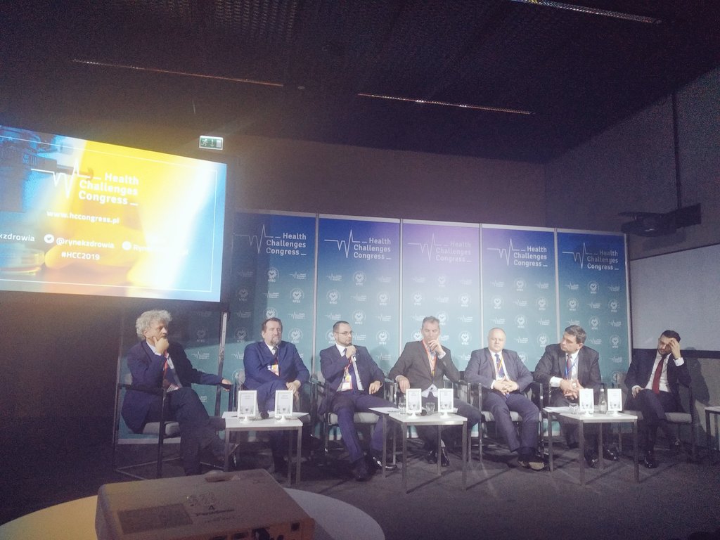 Trwa panel "#futurologia stosowana". Eksperci rozmawiają o tym, co nas czeka w niedalekiej przyszłości i czynnikach spowalniających #innowacje w Polsce. <a href="/R_Sierpinski/">Radosław Sierpiński</a> #HCC2019 #HealthChallengesCongress