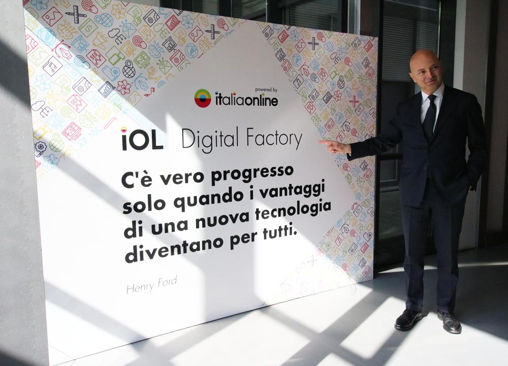 italiaonline_it's tweet photo. #Italiaonline inaugura a Torino la #DigitalFactory, la fabbrica digitale per le PMI. Taglio del nastro con il presidente della @regionepiemonte @SergioChiampa l'assessore regionale @GiannaPentenero l’assessore  @twitorino Alberto Sacco e il CEO Italiaonline @GiacchiRoberto https://t.co/LhqLWB01bi