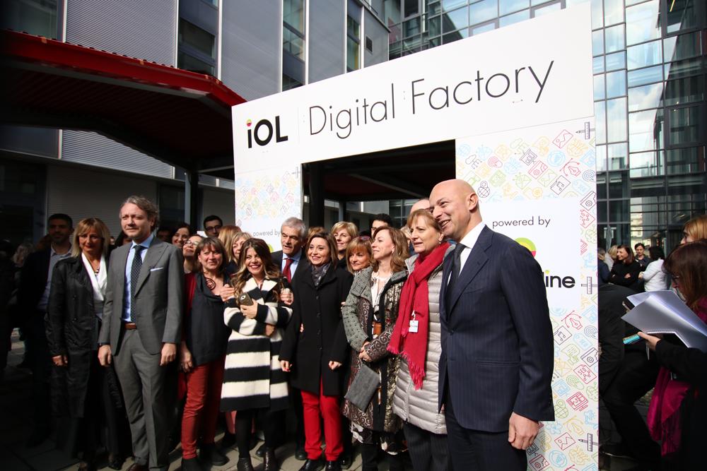italiaonline_it's tweet photo. #Italiaonline inaugura a Torino la #DigitalFactory, la fabbrica digitale per le PMI. Taglio del nastro con il presidente della @regionepiemonte @SergioChiampa l'assessore regionale @GiannaPentenero l’assessore  @twitorino Alberto Sacco e il CEO Italiaonline @GiacchiRoberto https://t.co/LhqLWB01bi