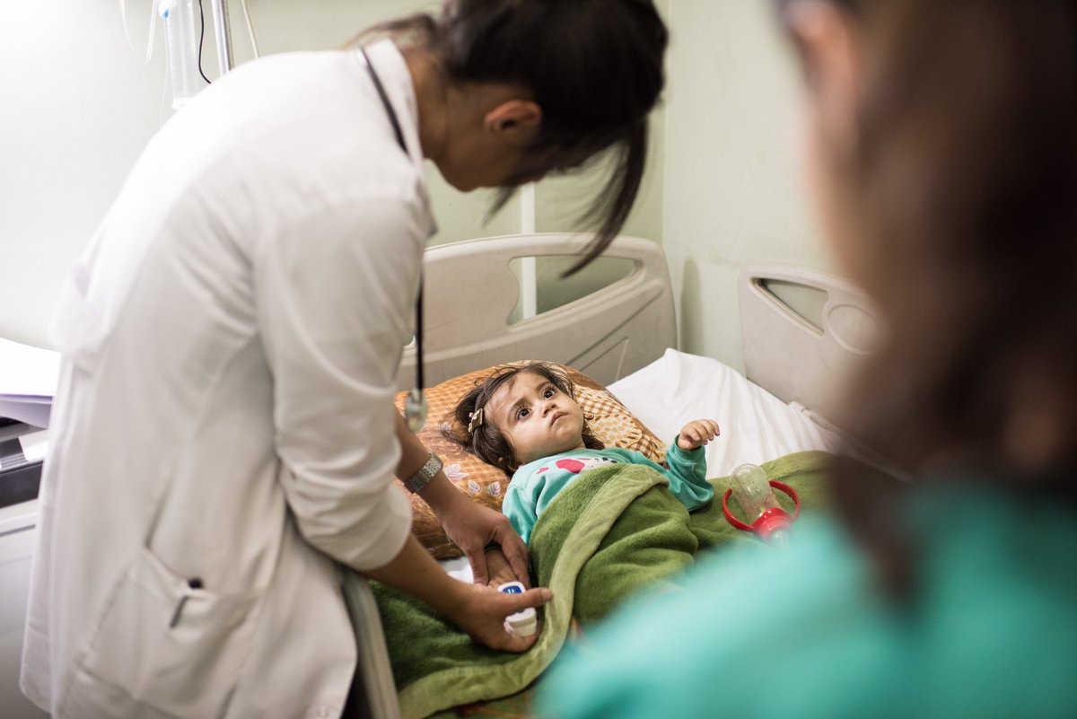 ICRC's tweet image. In France there are 324 doctors for every 100,000 people.

In Iraq there are 9 doctors for every 100,000 people. (@WHO)

Photo: @RobinNHammond