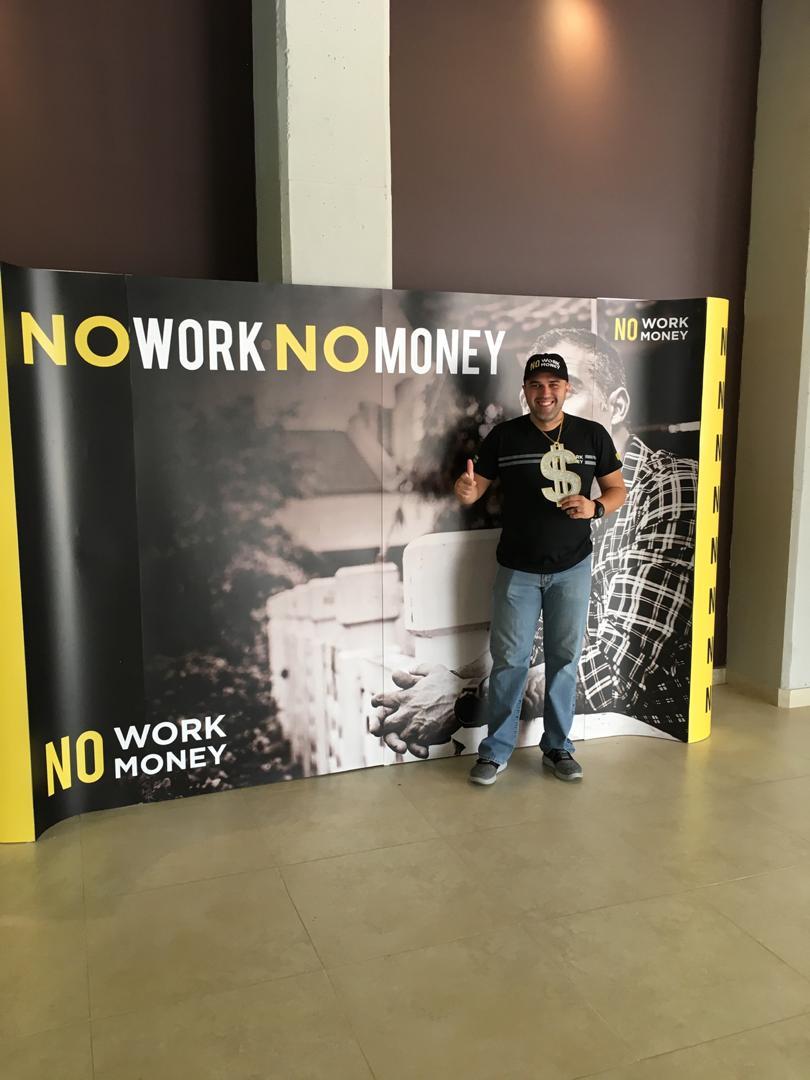 jcamposcc's tweet photo. Solo los que corren el riesgo de avanzar, pueden saber hasta dónde pueden llegar #TBT #JonathanCampos #Emprendimiento #Onelife #OneCoin https://t.co/X2OCRxEeFD