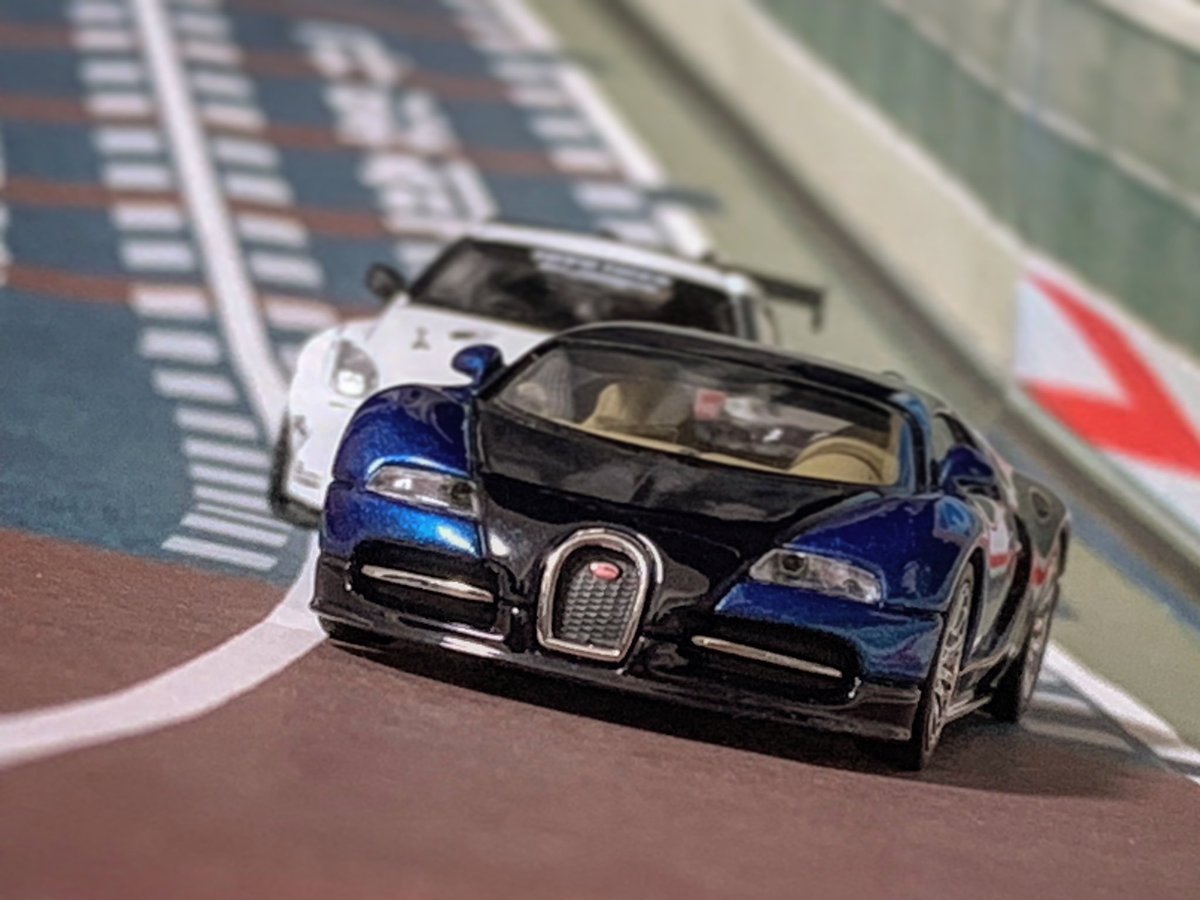 10年以上前のオートアート製の1/64ヴェイロン。久々に引っ張りだしてき