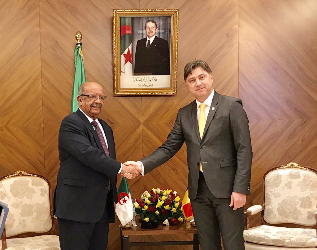 Je me suis entretenu avec M. Viorel Ilie, Ministre roumain des Relations avec le Parlement. Nous avons discuté du renforcement des relations bilatérales, de la situation dans nos régions respectives et de la coopération Euro-Méditerranéenne. #Algérie #Roumanie