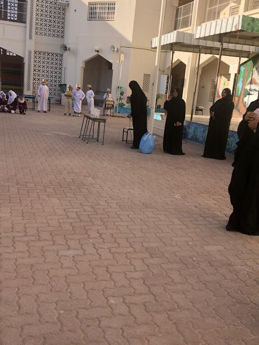 شكرا لمن علمني حرفا...
تألقت مبدعات مجلس الأمهات بمدرسة صرح المعرفة في تقديم إذاعة مميزة عن فضل المعلم ...صرح ينبض بالعلم والقيم