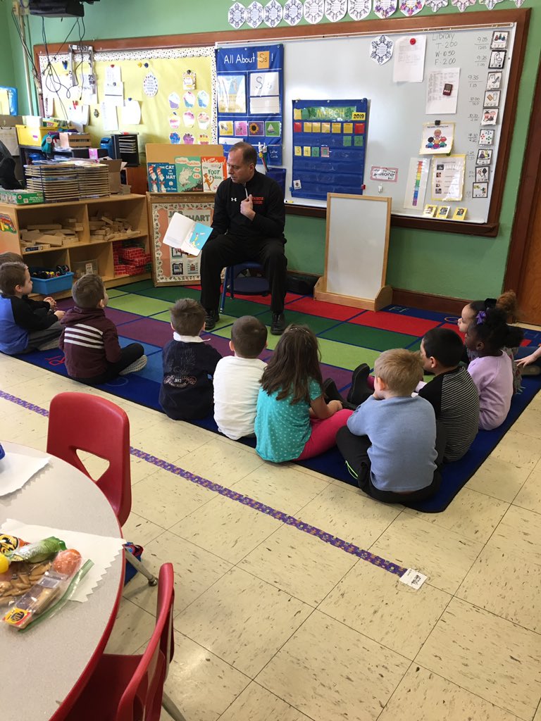 Taunton Athletic Director Mark Ottavianelli reads to Mrs. Carter’s class in Room 4 as a part of Read Across America 📚<a href="/ThsWebmaster/">THSAthletics</a>