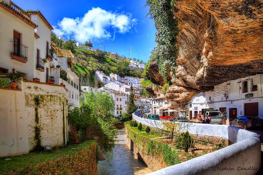 Setenil de las Bodegas #Cádiz Su entramado urbano está declarado Conjunto Histórico @setenil @ImaginaSetenil @AndaluciaenFoto