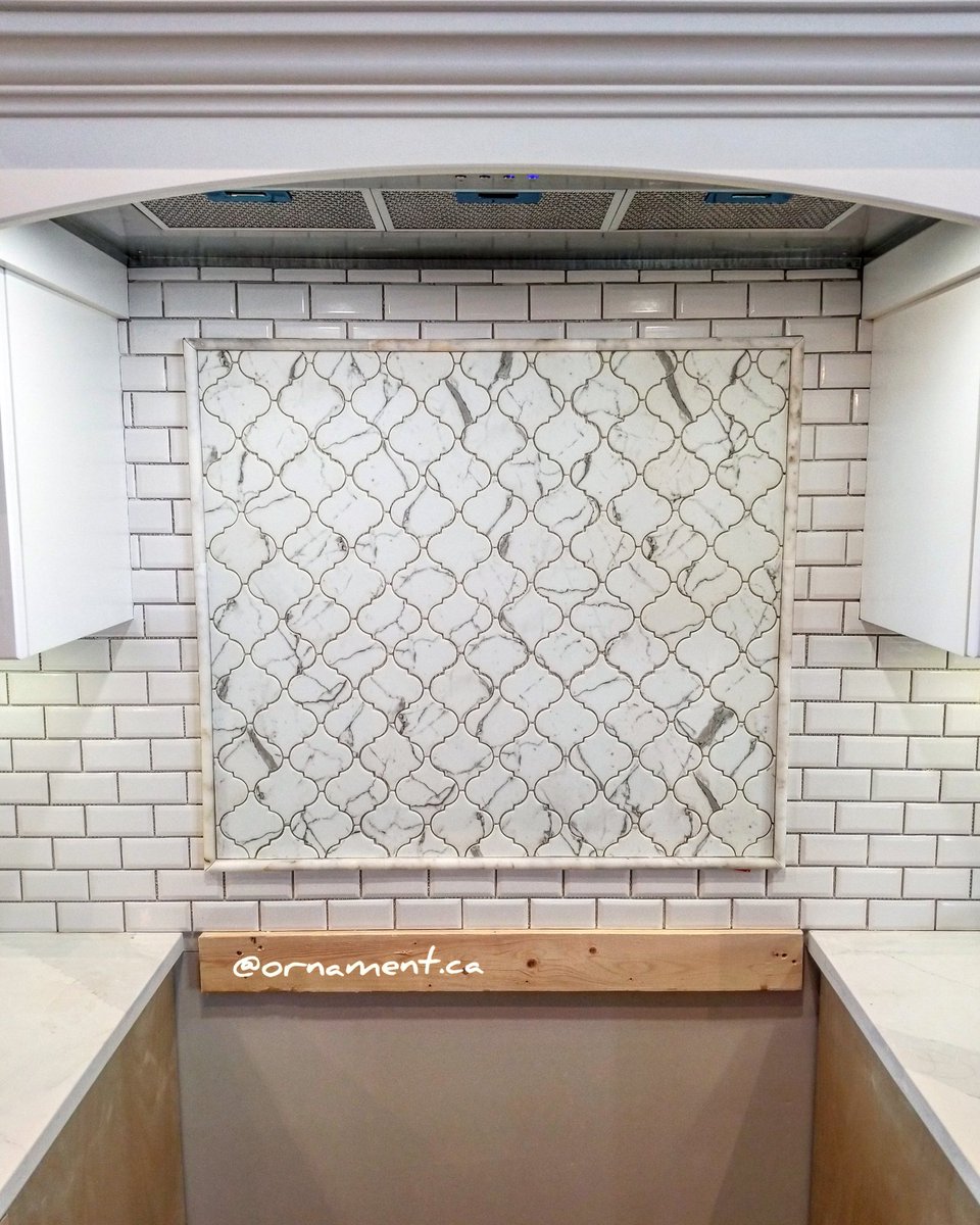 Kitchen backsplash accents insert 
#vancouvertileguy #vancouvertilesetter #vancouvertileinstaller #vancouvertile #vancouverrenovation #vancouverconstruction #vancouverfloors #vancouverflooring #vancouvercontractors #vancouvercontractor #vancouverfloor #vancouvercustomhomes #van