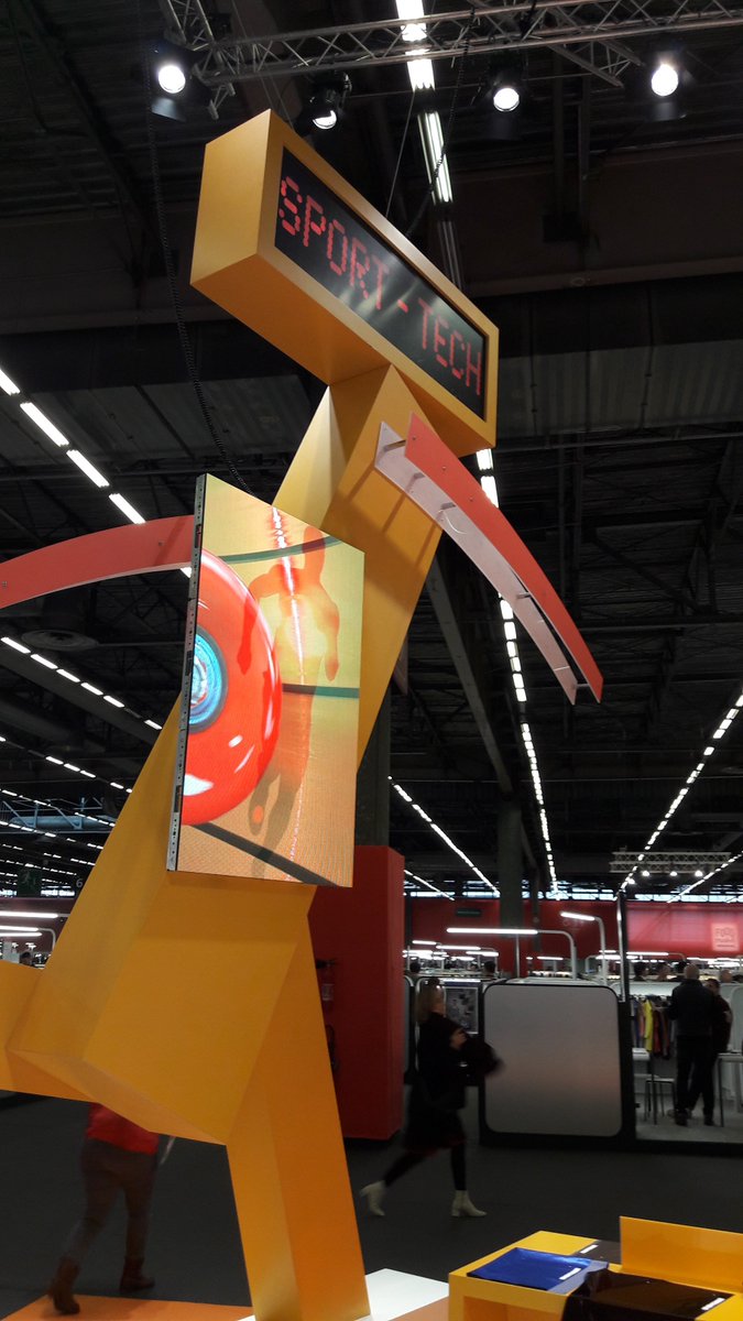 SkynightFrance's tweet image. Le salon de la mode a donné rendez-vous au mois de février à 60 000 professionnels de 130 nationalités ! Un mur led de 6m de base par 4m de haut, full black face a permis de faire découvrir les prochaines tendances aux visiteurs. #mode #video #murled #salon #48pouces #samsung