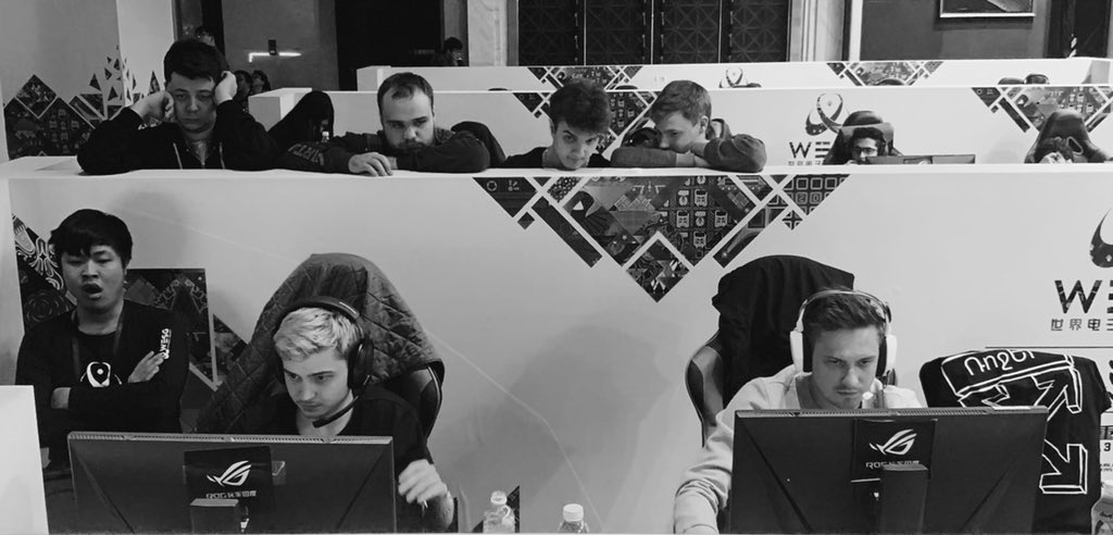 D1EKyB_UwAA6SWj?format=jpg&name=medium