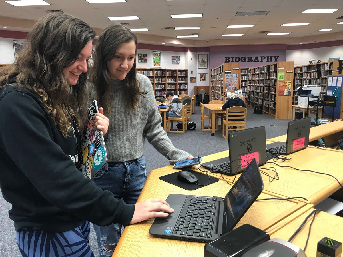 Dominionlibrary's tweet image. Technology? No problem! Our seniors, Lily Harding and Devin Granata, using QR code and wireless printing ⁦@DominionLcps⁩ ⁦@Dominionlibrary⁩ ⁦@SincerelyTechie⁩ #DHSMichigan