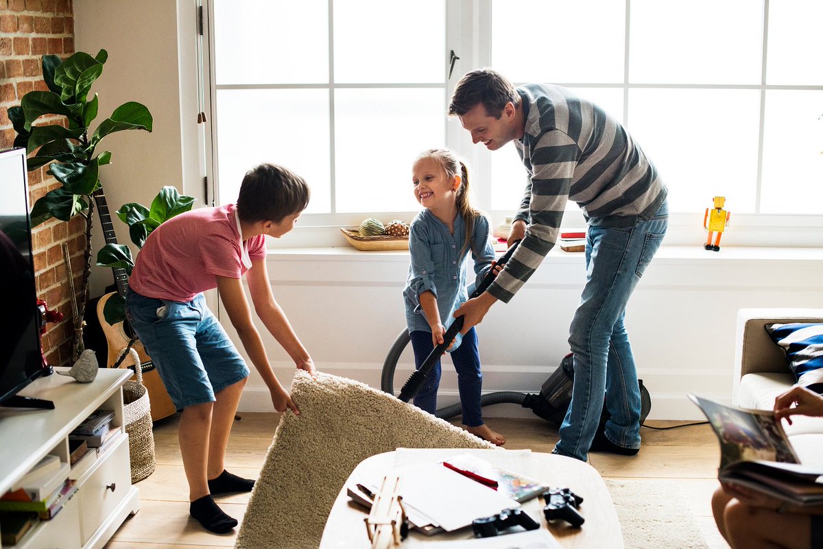 AllergyUK1's tweet photo. We spend almost 90% of our time indoors. Over the winter months poor ventilation and humidity can cause dust, mould and a build-up of other allergens. Dust away your winter cobwebs with our #springclean tips https://t.co/gCvtWnOQbN
#indoorairquality #dustmites #allergyuk https://t.co/sBKSIfj6HN