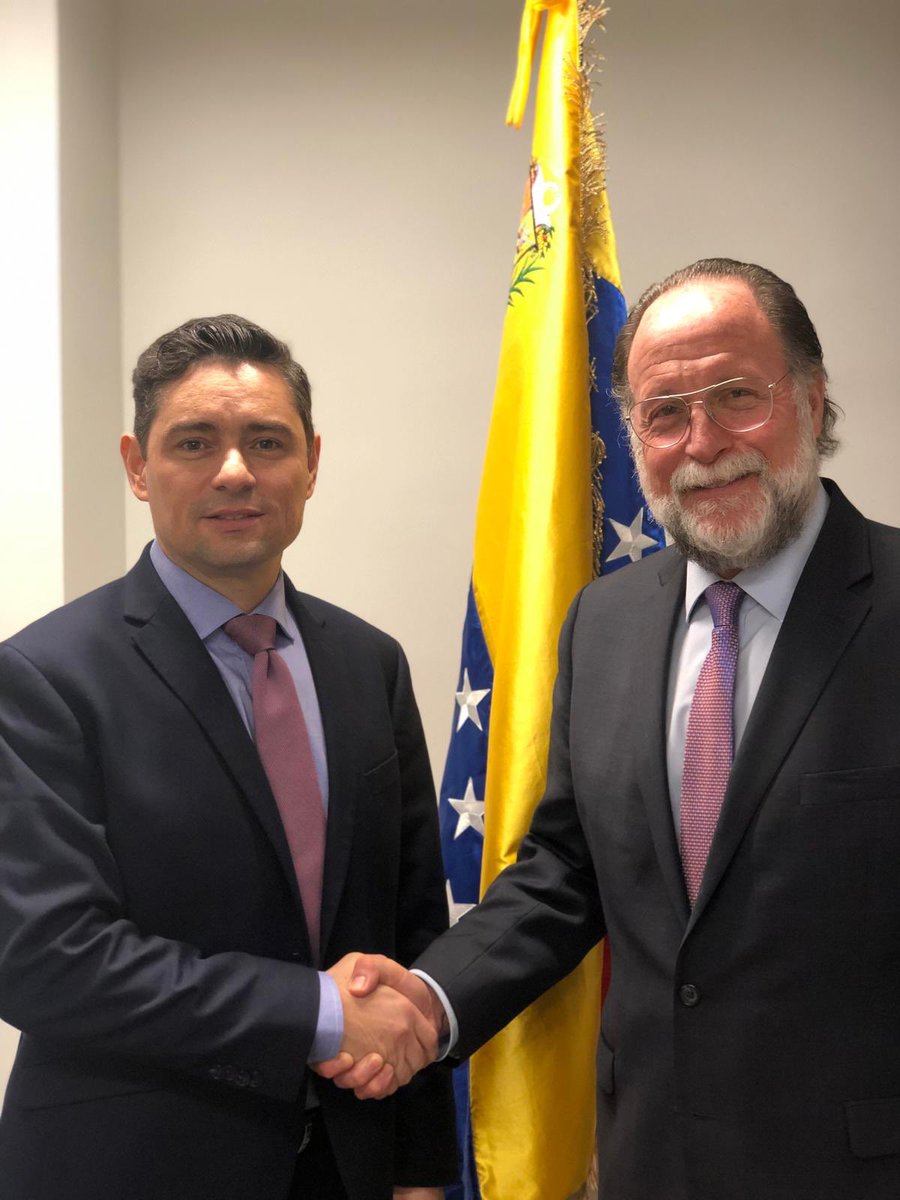 carlosvecchio's tweet photo. Bienvenido @ricardo_hausman como gobernador ante el @el_BID del nuevo gobierno de Vzla . Ya estamos trabajando en el plan para recuperar a nuestro país y dejar atrás la peor tragedia d nuestra historia reciente https://t.co/upPbtJo6Ge