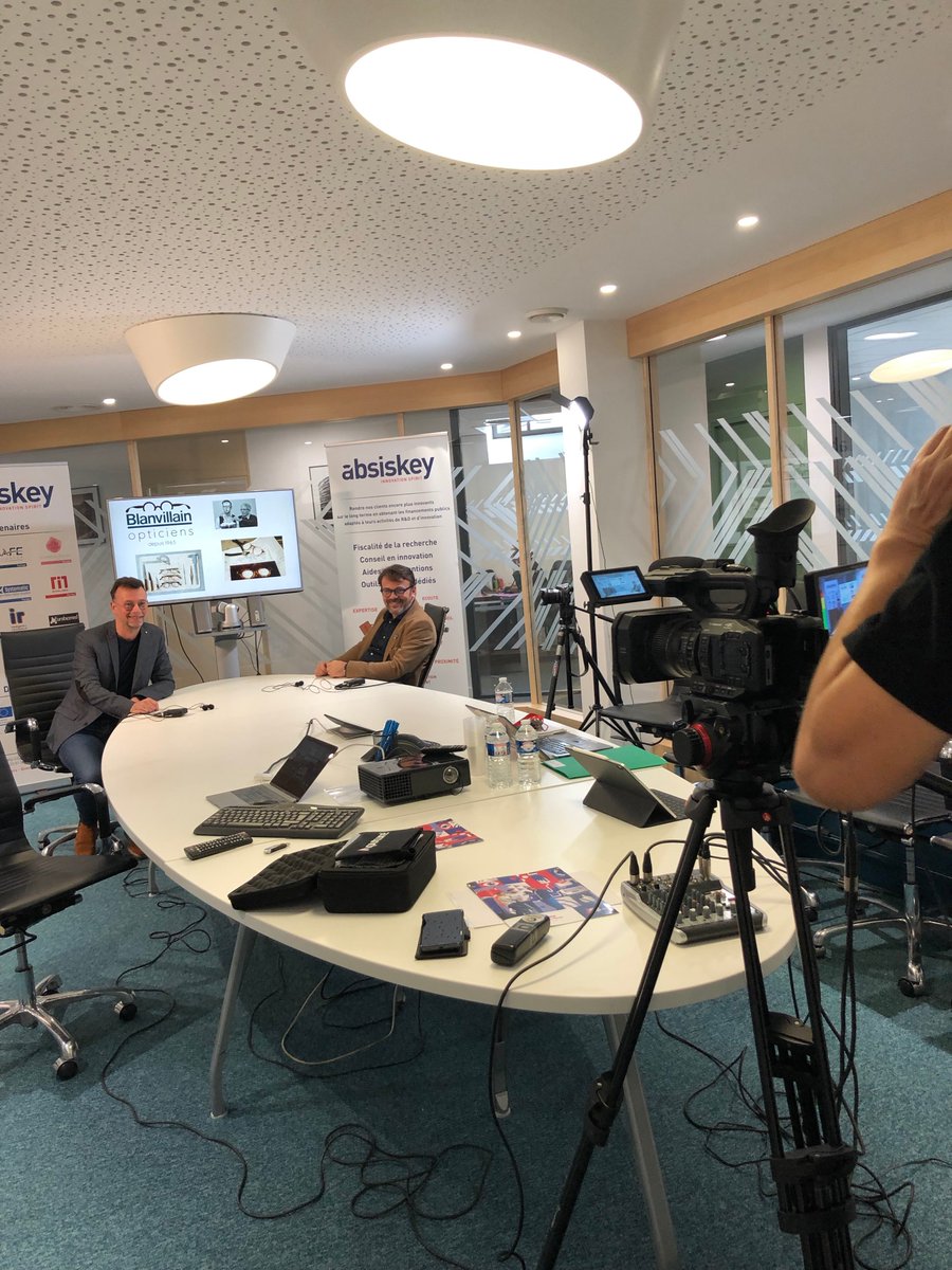 Tournage en cours pour les RDV de l'innovation !📽️👉 <a href="/assopavic/">Association PAVIC</a> <a href="/villeintelmag/">Ville Intelligente Mag 🌍</a> <a href="/LACROIX_Group/">LACROIX</a> @BlanvillainO @CoopAngersTech