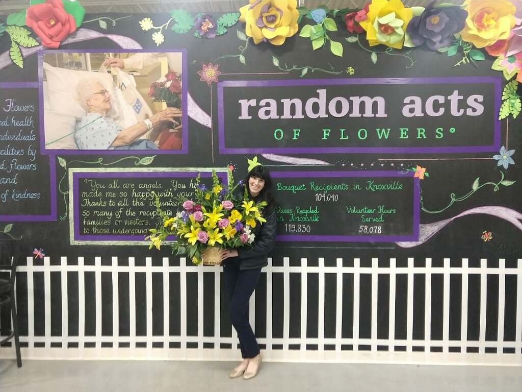 tvacreditunion's tweet photo. We got to partner with @RndmActsOfFlwrs this week! So glad our flowers from Annual Meeting could be transformed into bouquets to help those recovering in healthcare facilities in our community!
#TVACreditUnion #PeopleHelpingPeople #RandomActsofFlowers #GivingBack #Community https://t.co/sjzZxMoaki