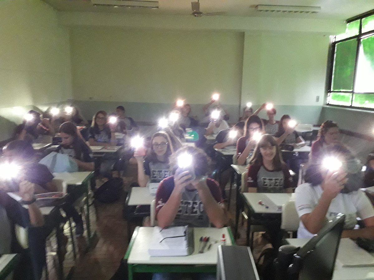 REVOLUTE12's tweet photo. REVOLUTE atuando às escuras! https://t.co/7Fbwi5TuP9