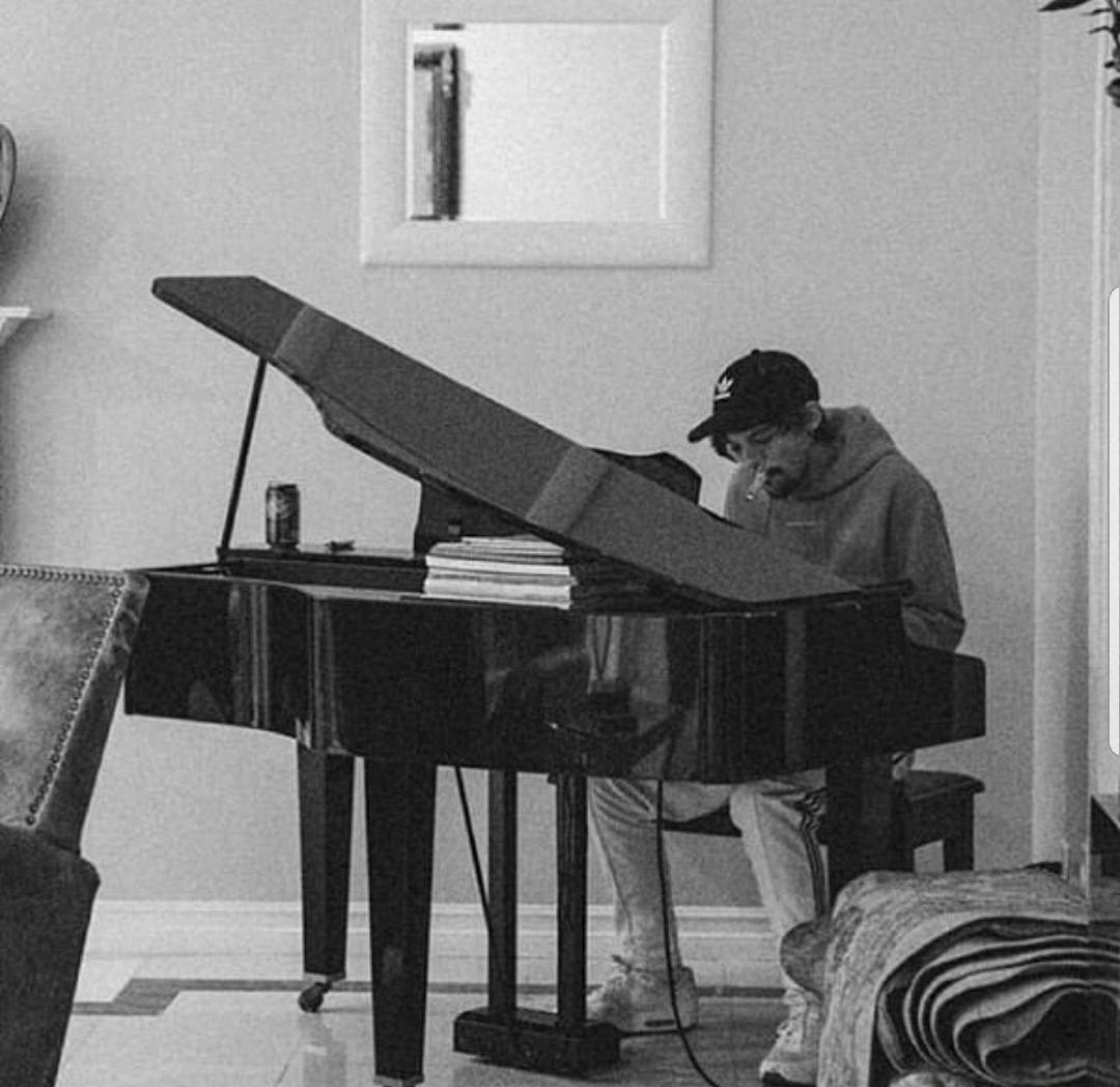 StylinsonTori's tweet photo. you are one of the best singers and people that can be in the world, worth every minute of waiting for this song I also hope the day I can meet you and be able to tell you all this and more in front ...... Always with you Victoria (part 2). @Louis_Tomlinson  #TwoOfUs https://t.co/YNXNVt2666