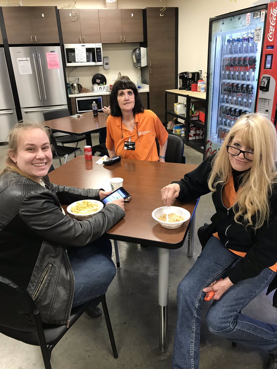 nathan_orange's tweet photo. Happy National Cereal Day! #1549proud  #D210proud #NationalCerealDay https://t.co/GxFhyceKu4