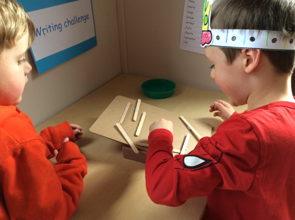 MoulsfordPP's tweet photo. And to finish off the afternoon, more fantastic ideas from Group 4 on super slow marble runs for Mr Slow ๐#mpsfun #MrSlow #WorldBookDay2019 #MrMen @MoulsfordPP https://t.co/CIbqsUfacM