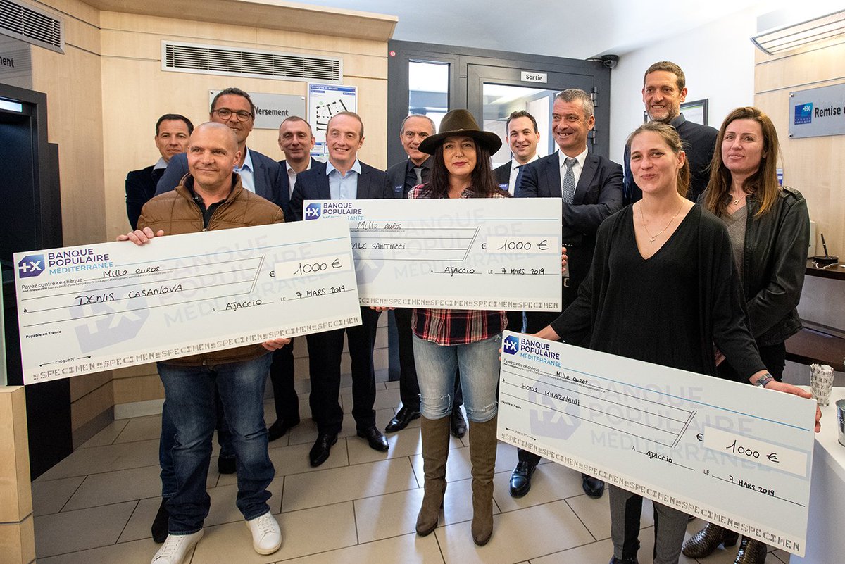 VilledAjaccio's tweet photo. Actu|🗞
@LMarcangeli et Marie-Antoinette @SantoniBrunelli ont participé ce matin à la tournée des entrepreneurs sur le marché de la ville, suivie de la remise de prix du concours #CREADIE organisé par l'@Adieorg #Corse, à la @BanquePopulaire Serafini.
#ajaccio https://t.co/5nGg02zHS5