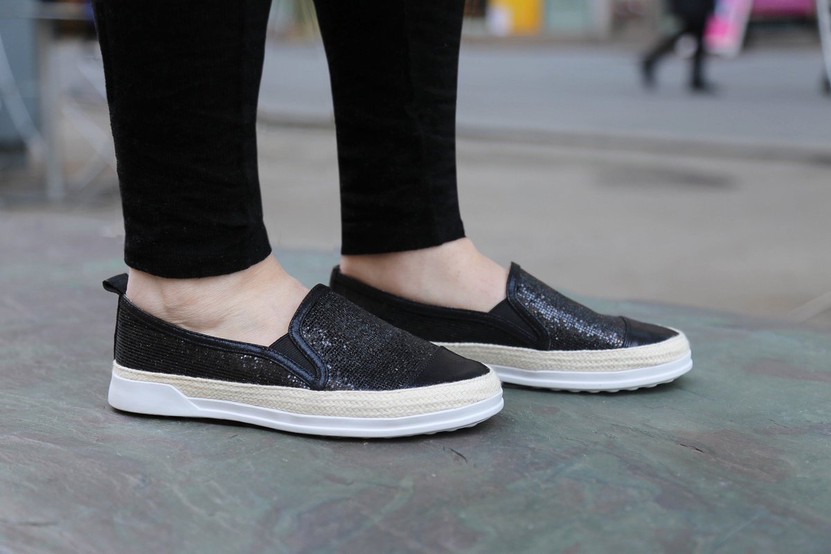Wantedshoes's tweet photo. Glitter is the new black https://t.co/TRU1AIISy0