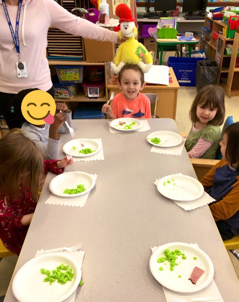 Green eggs and ham day in Room 12 with Mrs. Carr’s friends! 🍳🥓
