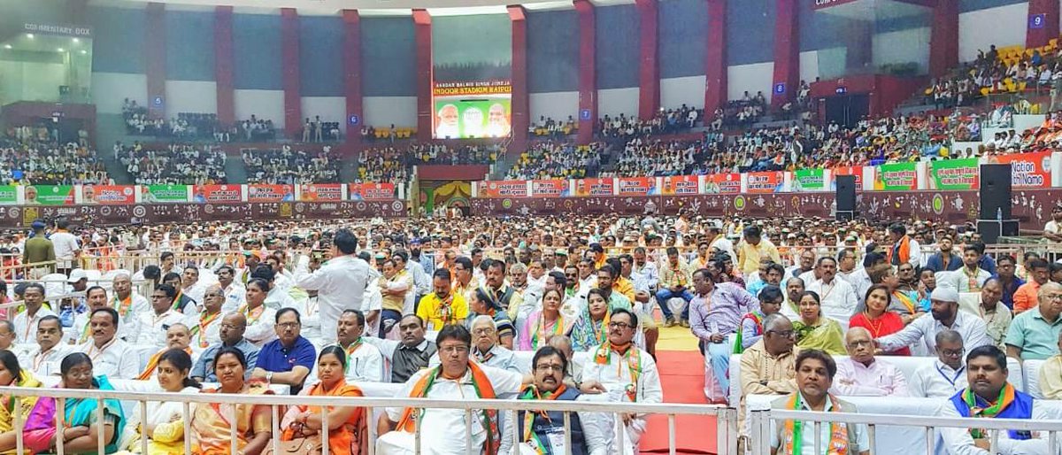 BJP4CGState's tweet photo. हमारे कार्यकर्ता @BJP4India का आधार स्तंभ हैं,जिनकी मेहनत और लगन से आज हम 2 से 282 के मुकाम तक पहुंचे हैं।
बूथ कार्यकर्ता सम्मेलन में राष्ट्रीय अध्यक्ष श्री @AmitShah जी ने कार्यकर्ताओं को लोकसभा चुनाव हेतु कमर कसने व केन्द्र में फिर एक बार कमल खिलाने का संकल्प दिलाया। #ShahInCG https://t.co/7yjkxbaFkD