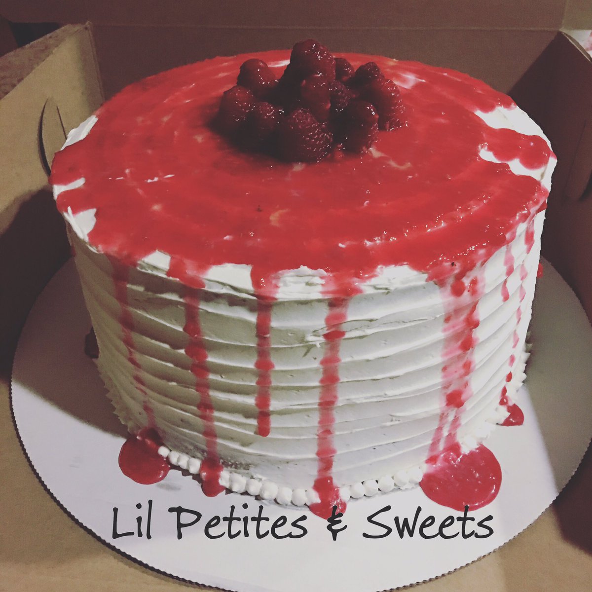 PantryPunk's tweet photo. So I made this cake for my boss’ birthday, a special request of a lemon cake with raspberry drizzle and a lemon curd filling 😋 #punkrockpantry #lilpetitesandsweets #lemonraspberrycake #birthday #cake https://t.co/BIxaOFhfvh