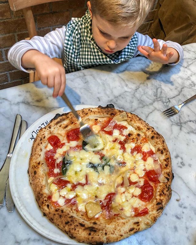 Pizza studies in Napoli
#jokuti_italy
#foodie #pizza #pizzaneapolitana #margherita #margheritissima #🍕 #mozzarelladibufala #pizzaexpert #myson #onmyplate #dadandson #foodietrip #twitter #vilagetetett #pizzeria #pizzeriadaconcettinaaitresanti