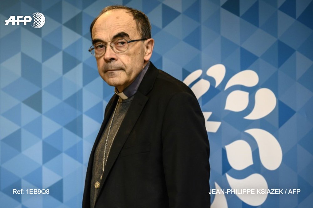 afpfr's tweet photo. Le cardinal Philippe Barbarin, contre lequel la justice vient de prononcer une peine de six mois de prison avec sursis, est le troisième évêque français condamné pour non-dénonciation d'abus sexuel. Retour sur ces trois cas https://t.co/ZbWGiq4OeG #AFP https://t.co/80A5PLaHBr