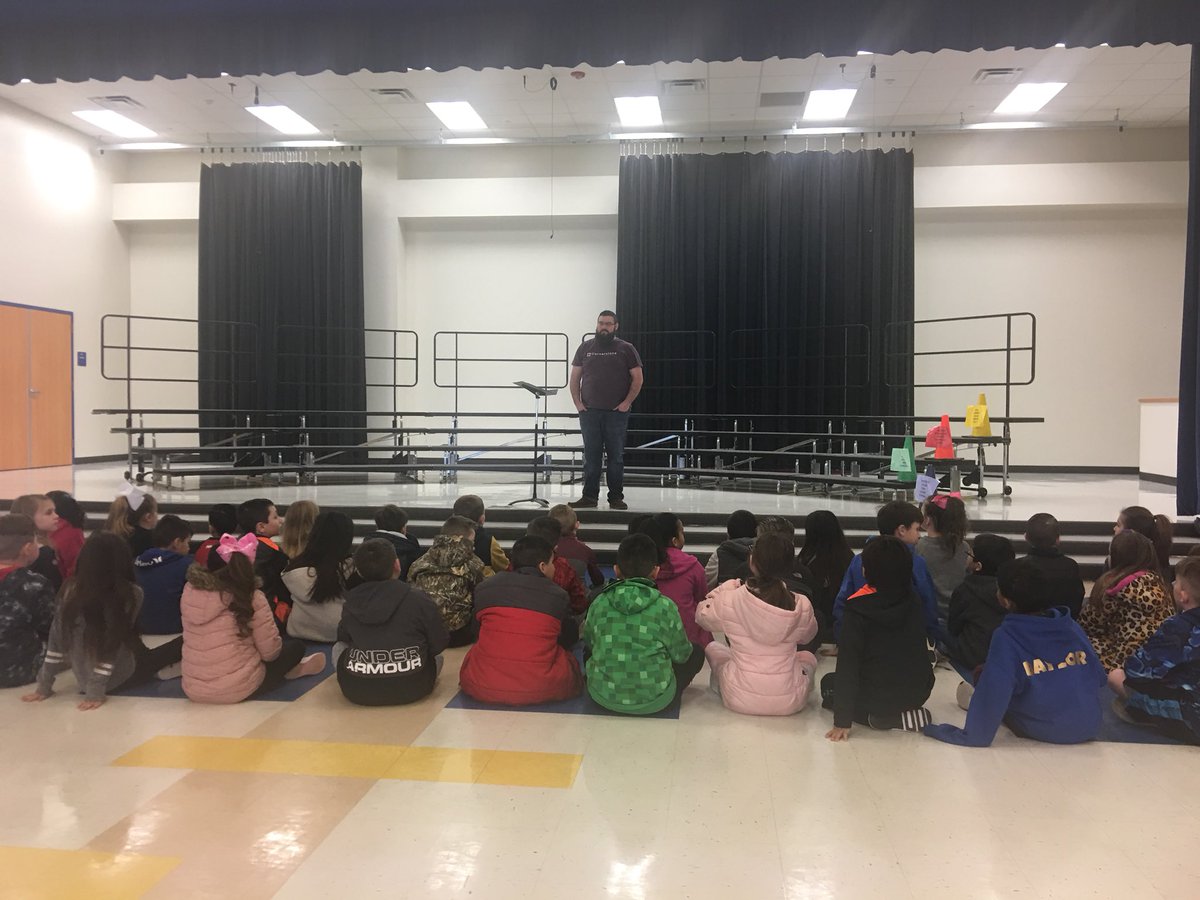 thedrakedudes's tweet photo. Learning about becoming a musician 🎤 #bestatYES #thedrakedudes #careerweek #drazac https://t.co/Bem2w84Qbt
