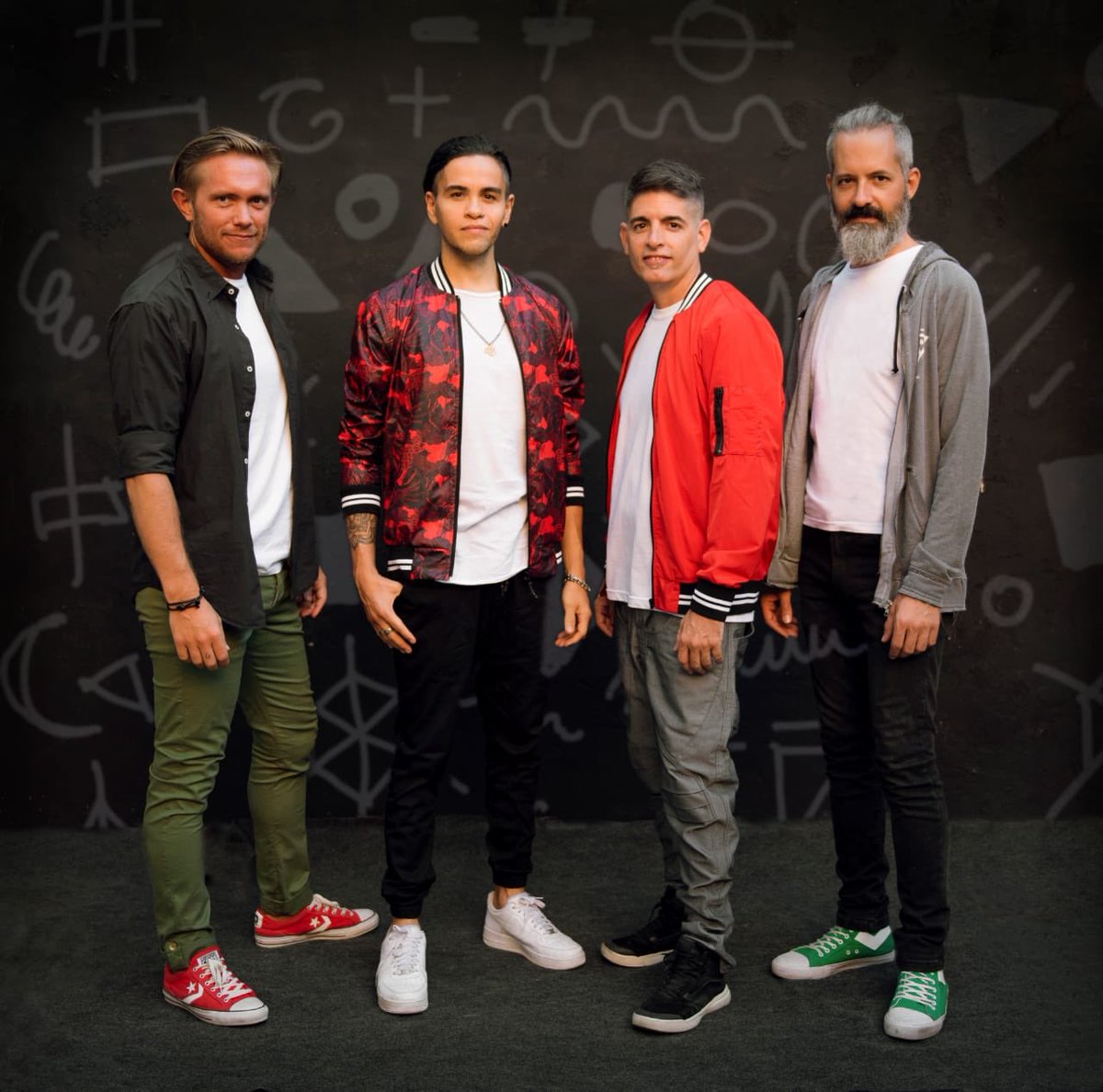 Acá estamos, estos somos y estamos enchufadísimos...
10/3 tocamos en Coronda @casabavra @morgan_beachbar 
30/3 en Santa Fe, El Patio de la Usina
... se vienen muchos temas nuevos! 
#loscohibas #funk #rock #pop #hiphop #banda #musica #band #music #musicband #santafe #coronda #vivo