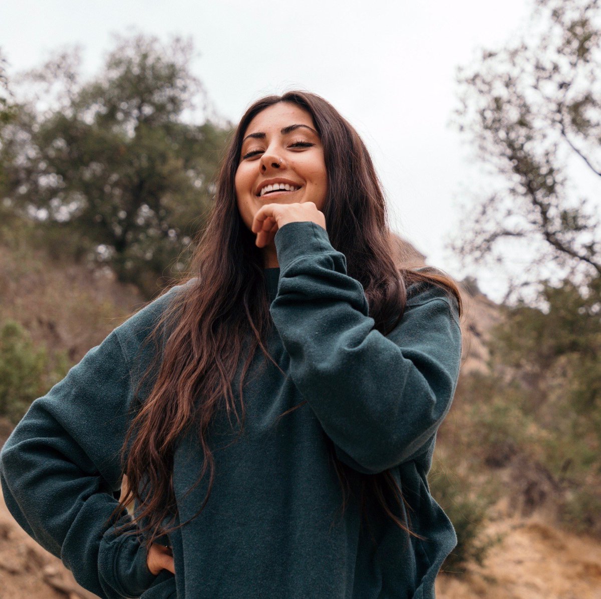 GRUNGECAKE's tweet photo. Young R&B singer-songwriter @MaceyEstes tells a story that includes temptation, fate, and love in new track #CallItFate. Listen to it now on #GRUNGECAKE https://t.co/MM904swh6J https://t.co/6eAFtFgDy1