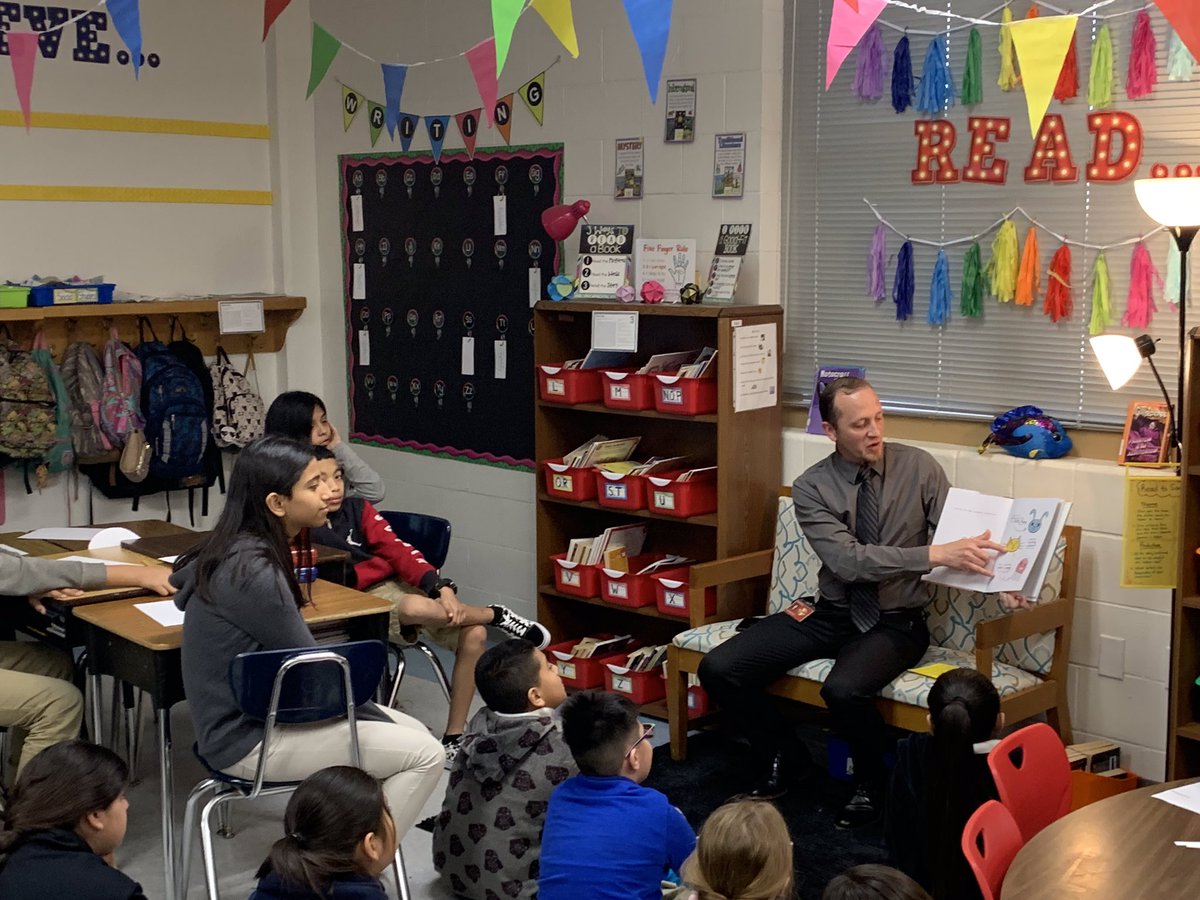 Winston_ISE's tweet photo. Thank you to our guest readers who shared the love of reading with our scholars! @EISDTalentMGT @SCamachoDAVANDC @rfoster1011 #WinstonWins #ReadAcrossAmerica #WinstonReads @EISDofSA https://t.co/pb5ZQjroru