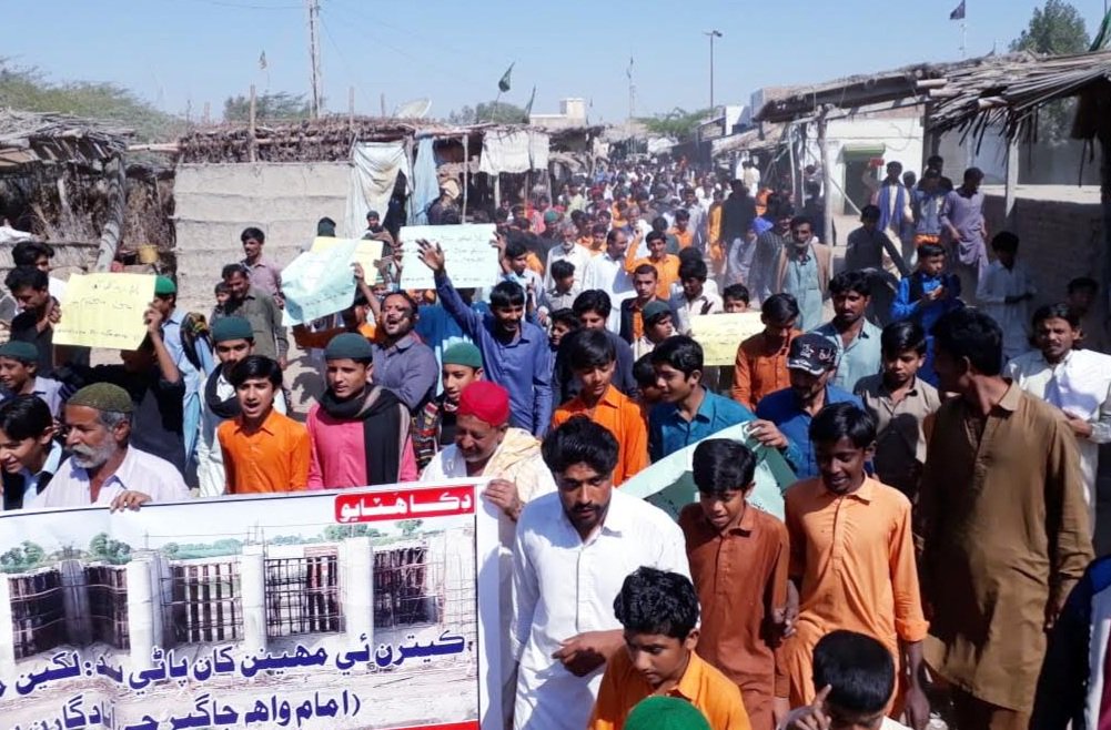amarguriro's tweet photo. #BadinNeedsWater 
The tail-end areas of both #Kotri and #Sukkur Barrages are facing the worst water crises due to unchecked theft of water but Badin district #Sindh is the worst victim to #water crisis that has worsened in recent months. 
#BadinWaterCrisis
#Badin
#WaterForBadin https://t.co/RkXVQ1RREO