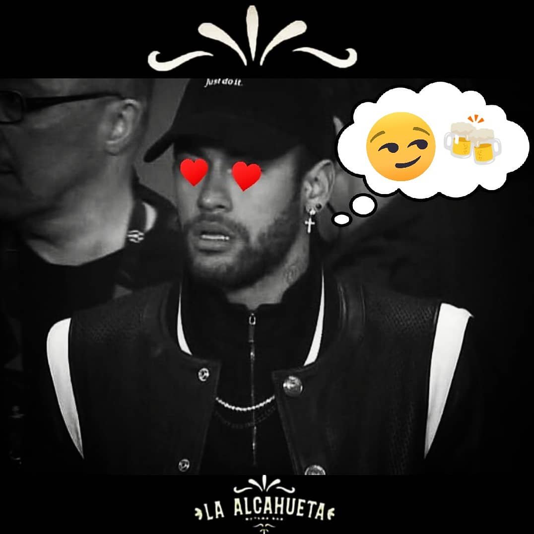 LaAlcahueta_Bar's tweet photo. ¡Vamos a beber! ¡Jueves de Litros!
Chela Nacional $59
Heineken ó Bohemia $69
#Neymar #PSG #Ilovebeer #Time2drink #JuevesDeLitros
#LaAlcahueta #CCU #Angelopolis https://t.co/MrRavIQs6H