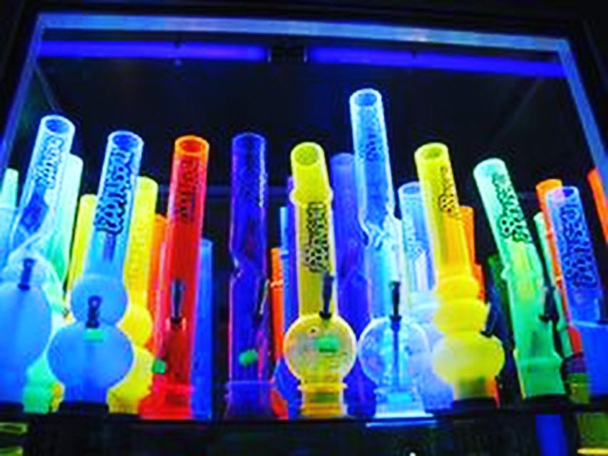 weedhigh5's tweet photo. Ok peeps!We are in the process of staring a store online.
This is a very exciting for us and I am sure will have a few challenges. Once ready I will share it and we will  not forgot about our followers! Pm anyquestions
#legal #glass #glassbongs #glassbongsforsale #pipes #papers https://t.co/m0ZtNsnjGA