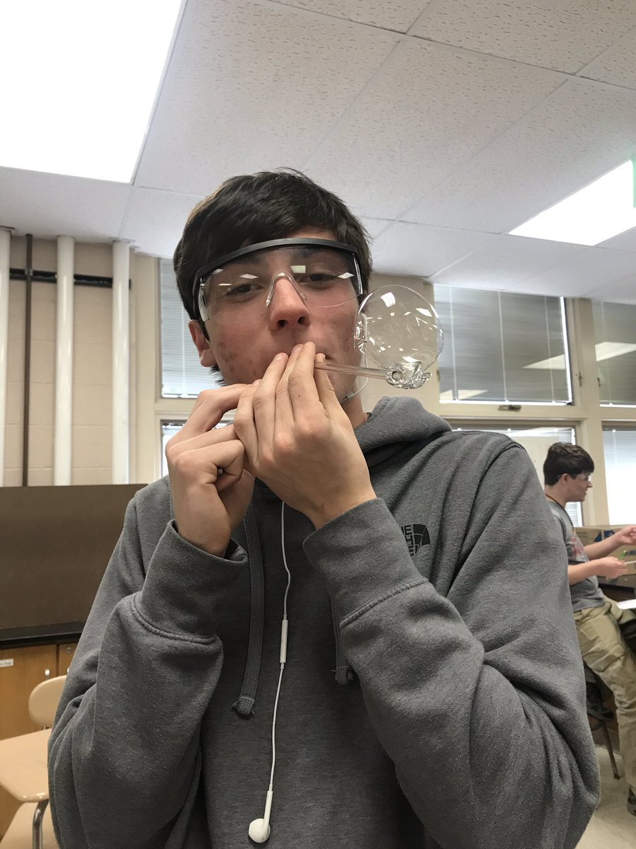 IanatLinworth's tweet photo. Jake Miller: Glass-blowing extraordinaire. #MaterialsScience https://t.co/M3mJpGtQNT