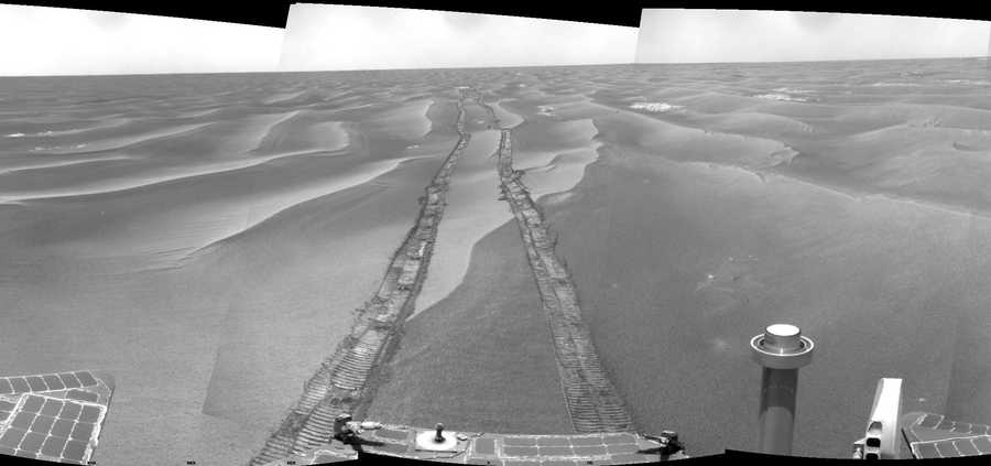 wamlrobot's tweet image. Follow Opportunity's path across Mars with this map from @NASA nyti.ms/2UXmum2 #maps #opportunityrover #Mars