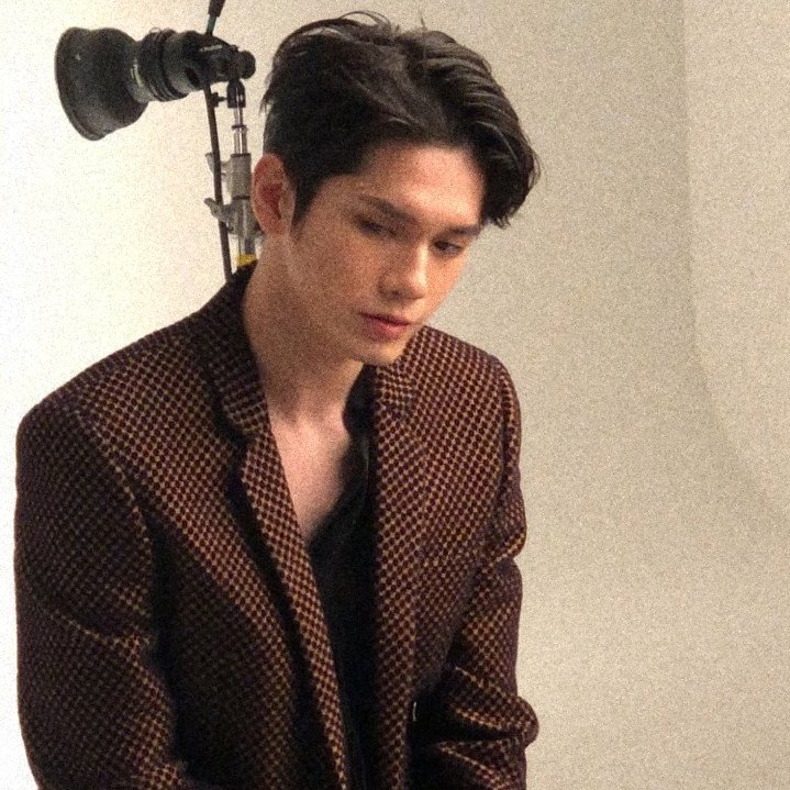 อวัช tweet media