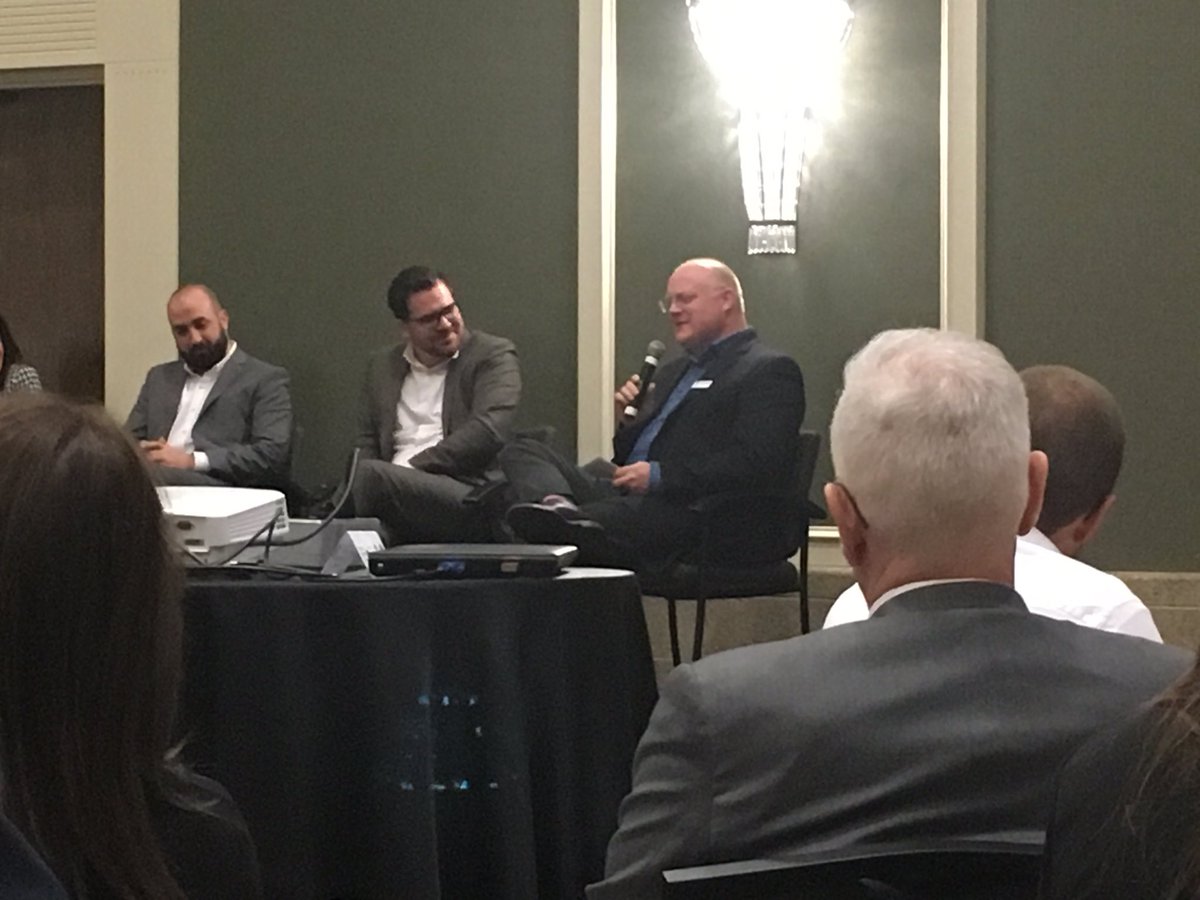 therealnomski's tweet photo. @InsuranceInsCA annual speakers breakfast. Great panel discussion included @KevyMck22 @edmeiering on insurance fundamentals. Importance of making all distribution channels work seamlessly to promote great customer experiences
Customer experience VS Customer service.
#aviva https://t.co/8sHVpYZCZB