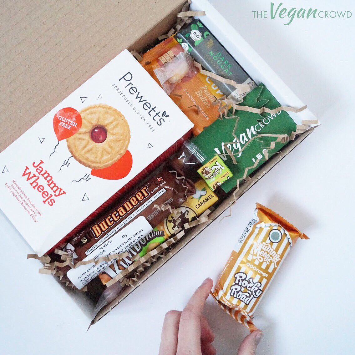Did you know Mothers Day is just over three weeks away! 💖 If you haven’t already got a gift remember we have these amazing (if we do say so ourselves) bundle boxes packed full of vegan snacks. #vegansnacks #veganchocolate